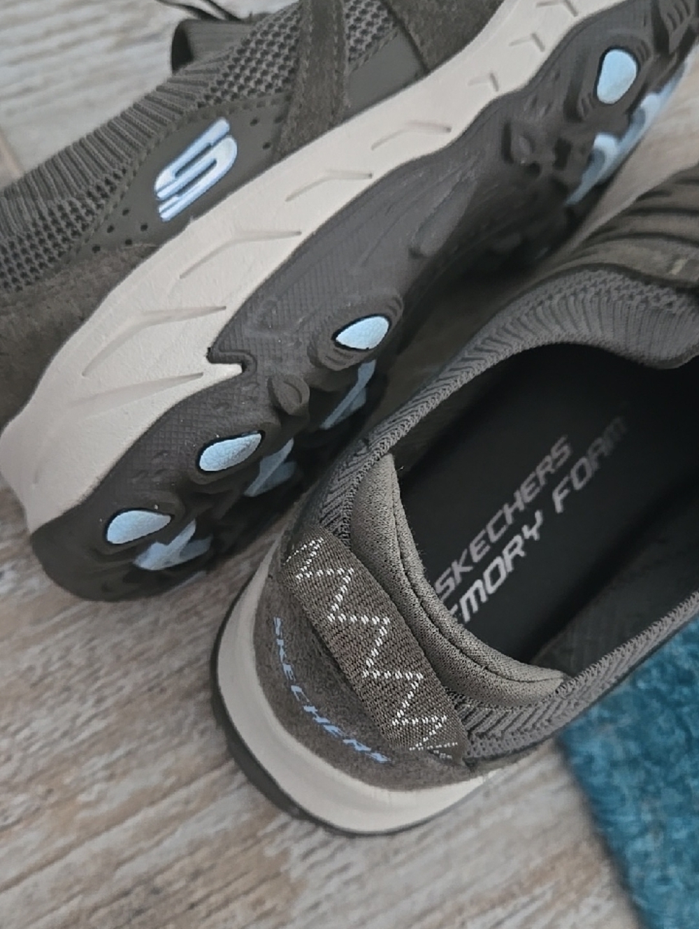 Skechers Womens Slip-o Hunter Green Hikers Sneakers with Light Blue Highlights - Picture 7 of 9
